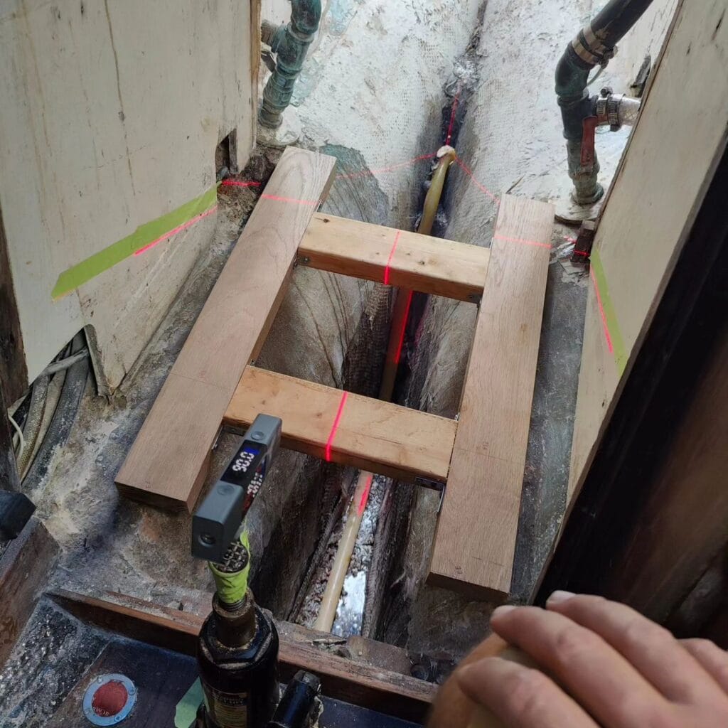 A laser protractor pointing at the sterntube hole.